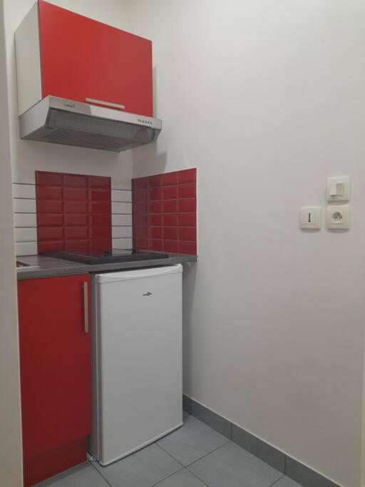 Апартаменты Studio - 1 Min Rer - 10Min Disney & 30 Min Paris - Free Parking & Wifi Бюсси-Сен-Жорж Экстерьер фото