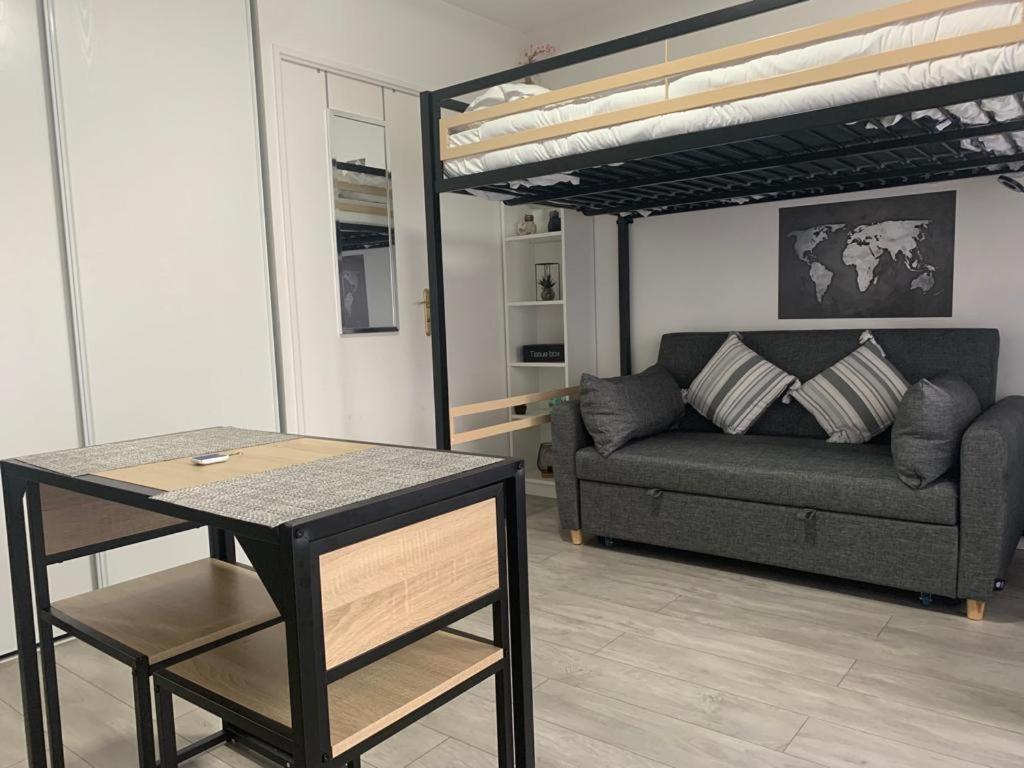 Апартаменты Studio - 1 Min Rer - 10Min Disney & 30 Min Paris - Free Parking & Wifi Бюсси-Сен-Жорж Экстерьер фото