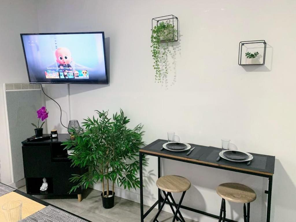 Апартаменты Studio - 1 Min Rer - 10Min Disney & 30 Min Paris - Free Parking & Wifi Бюсси-Сен-Жорж Экстерьер фото